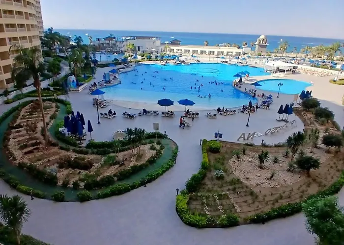 Porto Sokhna Pyramids Family Sea View *